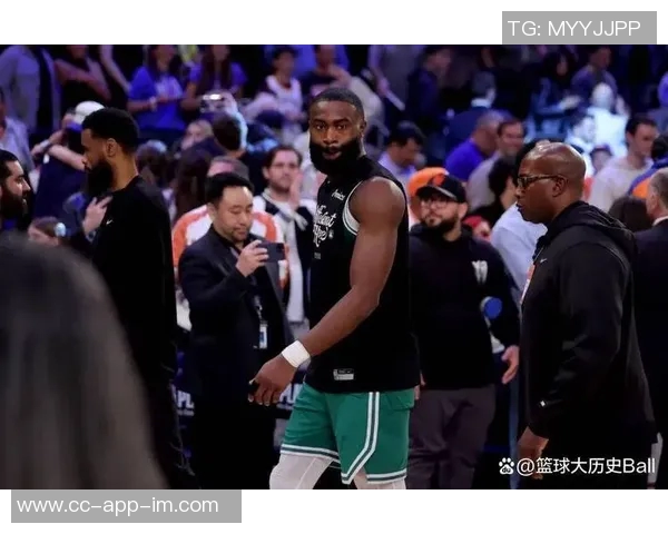 杰伦布朗连续9场比赛得分30平伯德队史纪录展现超强实力
