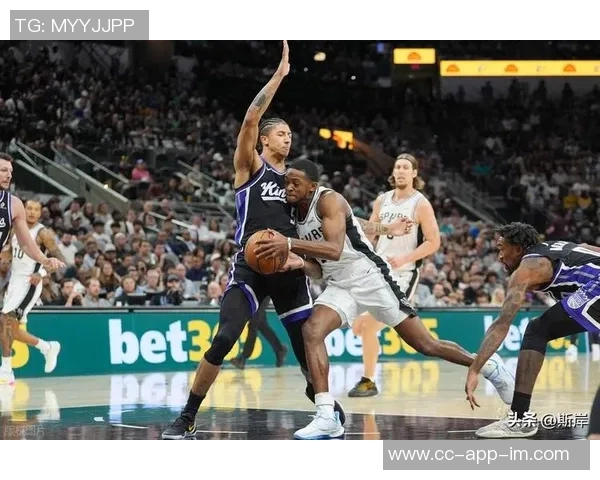 福克斯首节高光表现后下半场低迷仅得6分全场贡献25分助球队拼搏